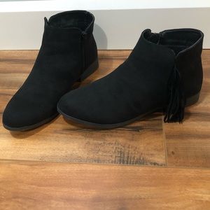 HOST PICK ✨ MADDEN GIRL | Black Booties